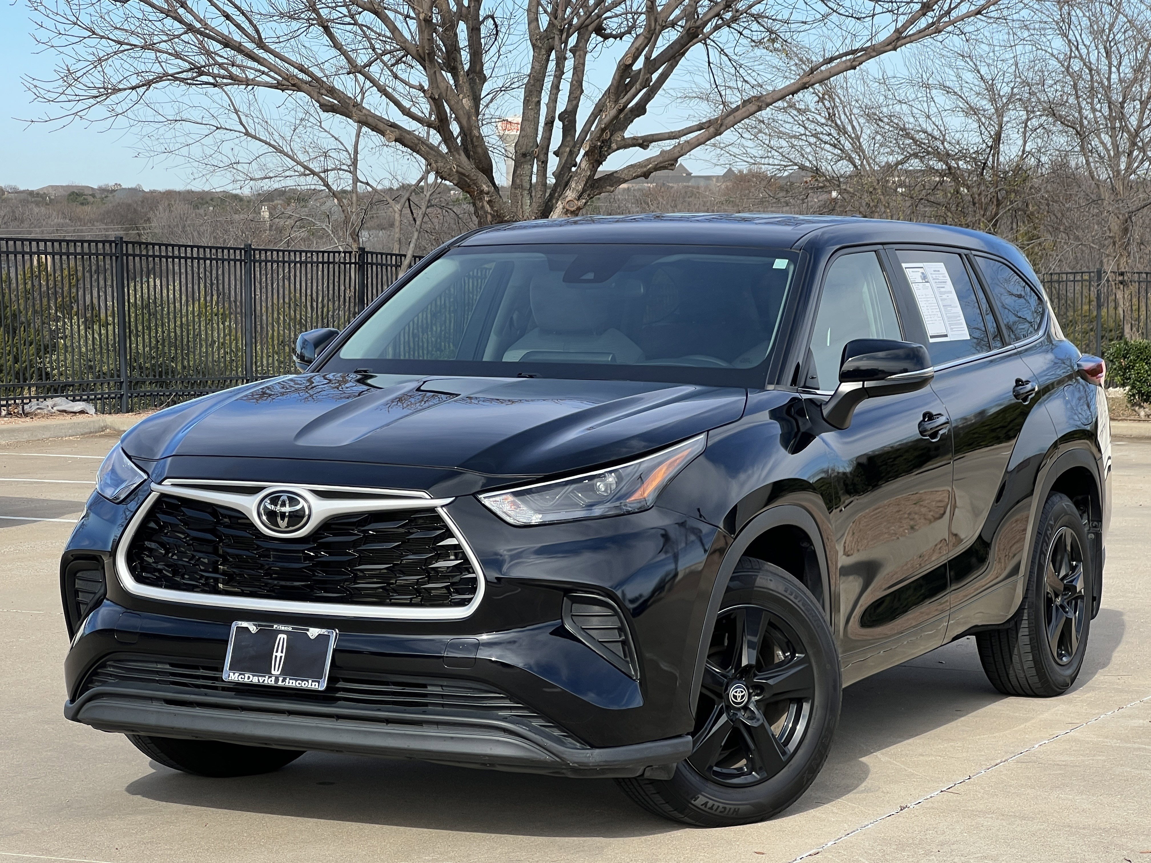 Used 2023 Toyota Highlander L image 2