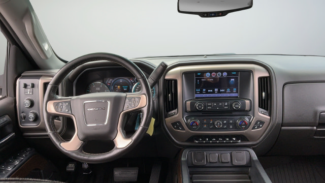 Used 2018 GMC Sierra 2500 Denali w/ Duramax Plus Package AWD/4WD image 7