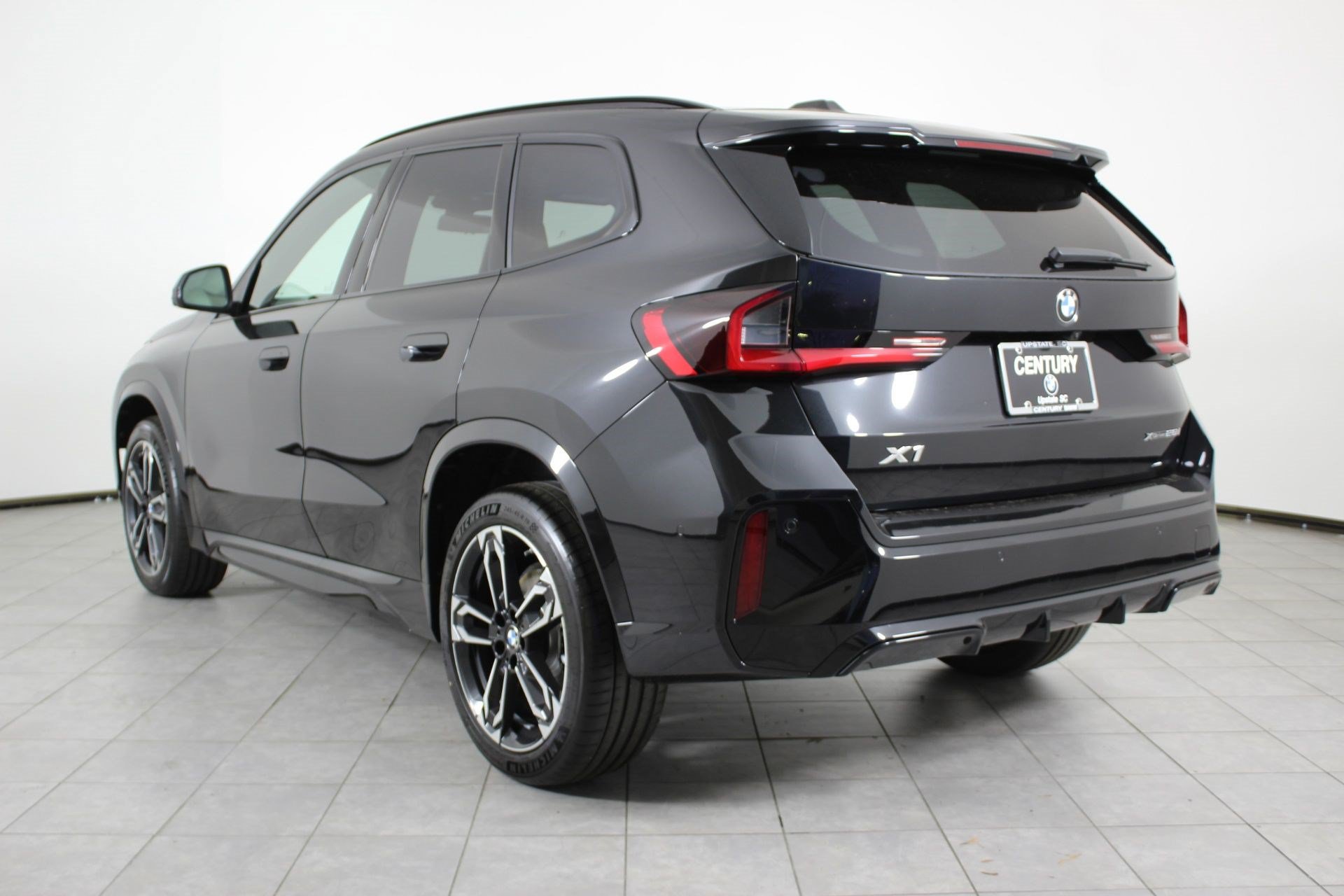 Used 2026 BMW X1 xDrive28i w/ Technology Package AWD/4WD image 3