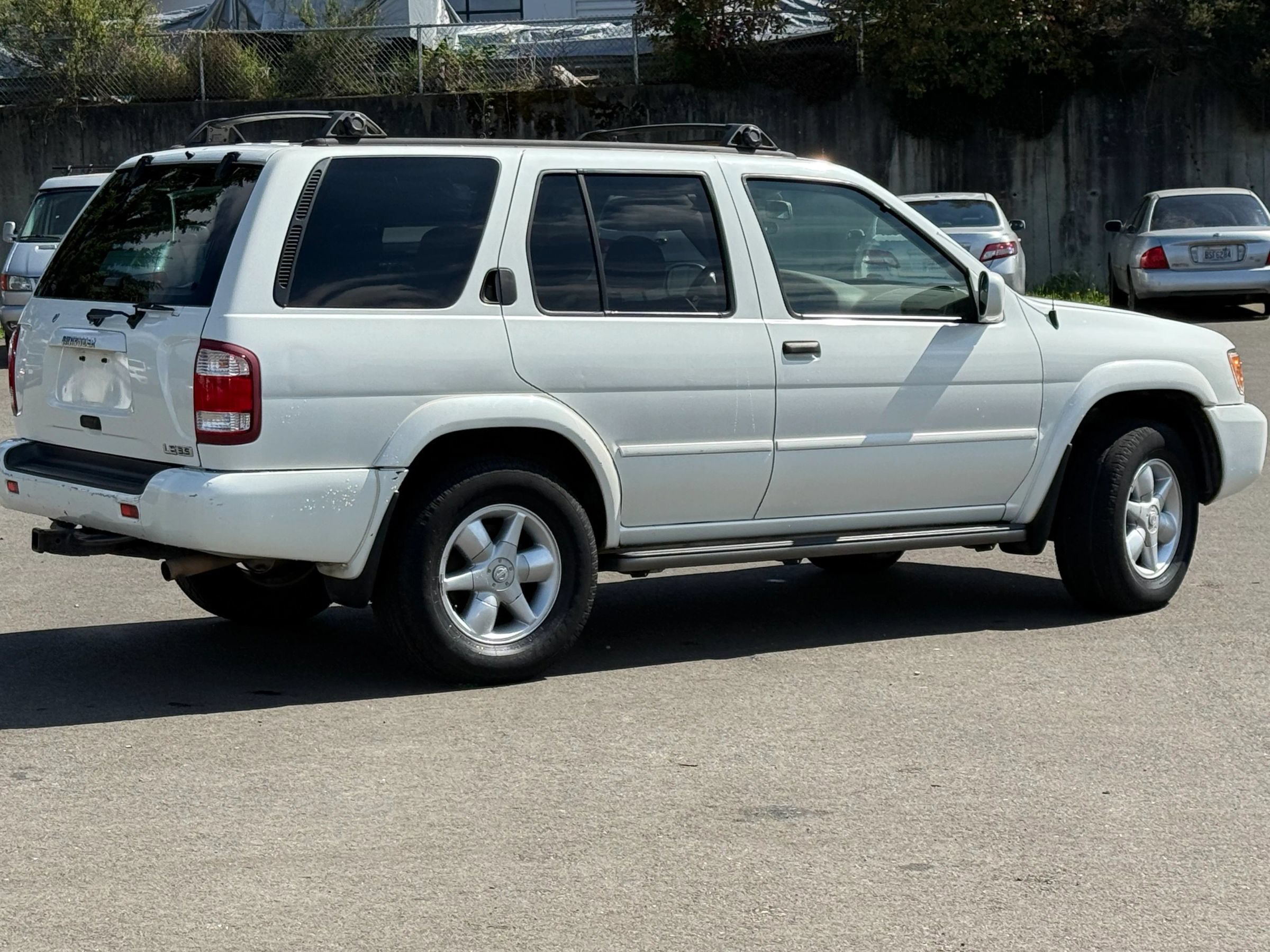 Used 2001 Nissan Pathfinder LE AWD/4WD image 7