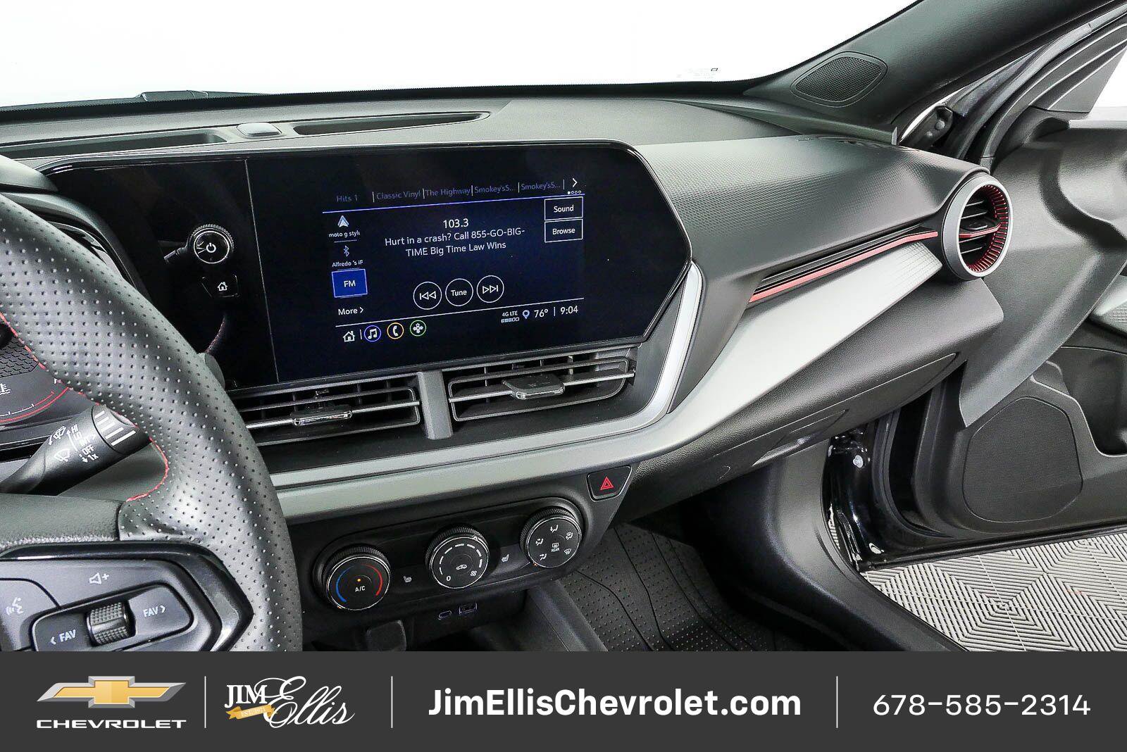 Certified 2025 Chevrolet Trax RS w/ Sunroof Package FWD image 12