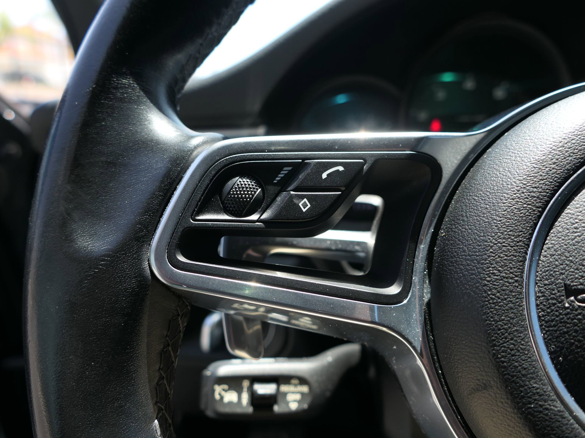 Used 2018 Porsche Macan Sport Edition w/ Premium Package Plus AWD/4WD image 15