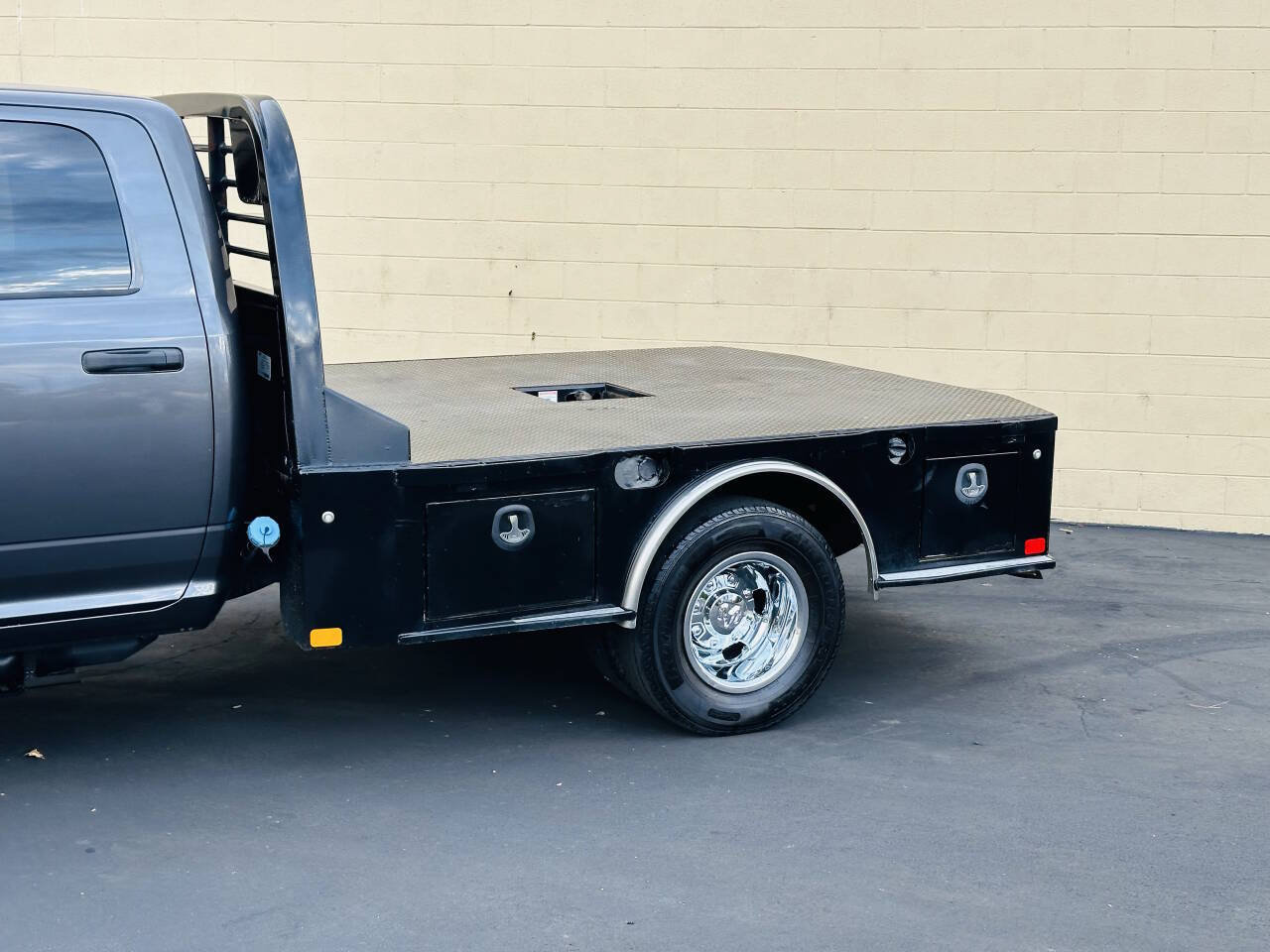 Used 2022 RAM 3500 Tradesman w/ Chrome Appearance Group AWD/4WD image 5