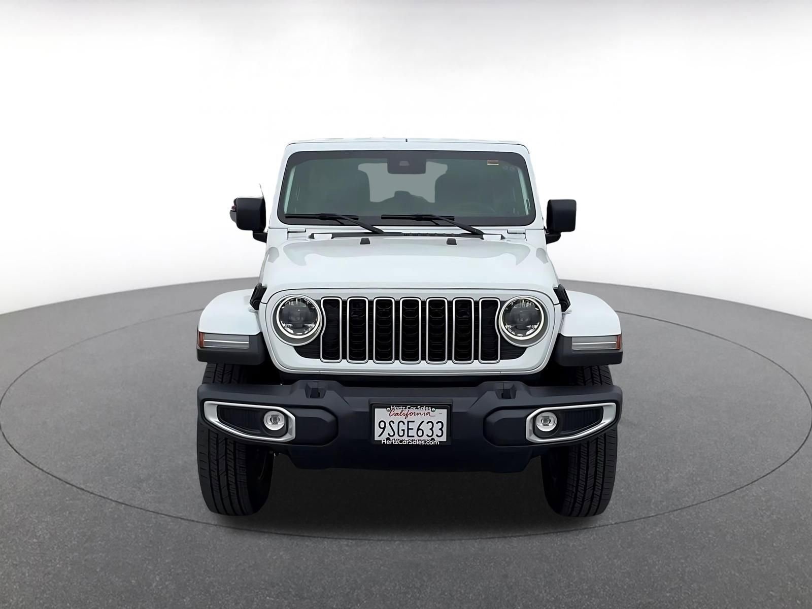 Used 2025 Jeep Wrangler Sahara image 4