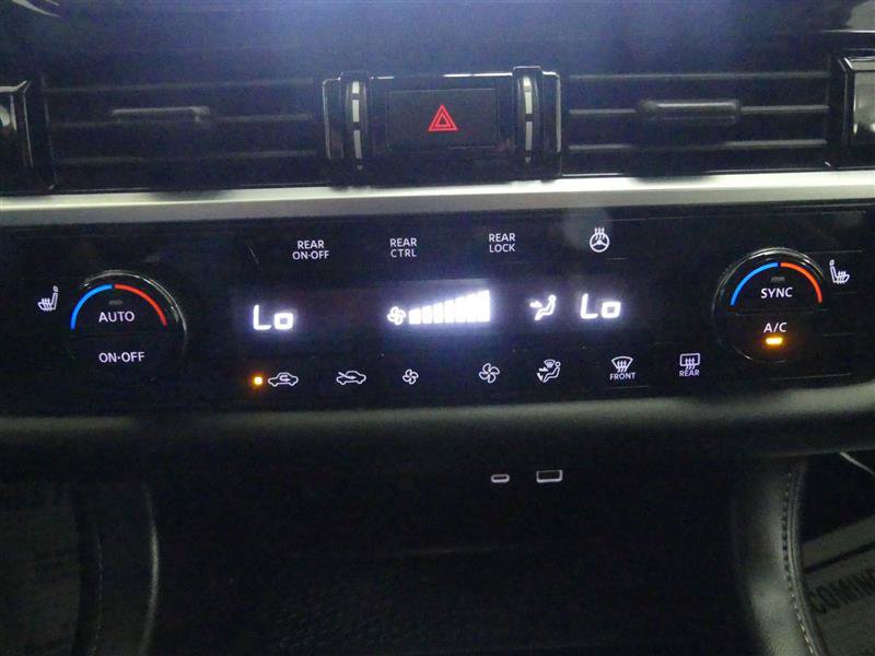 Used 2025 Nissan Pathfinder SL AWD/4WD image 14