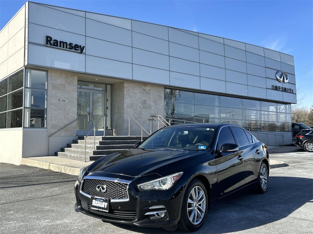 Used 2017 INFINITI Q50 3.0t Premium w/ Driver Assistance Package image 1