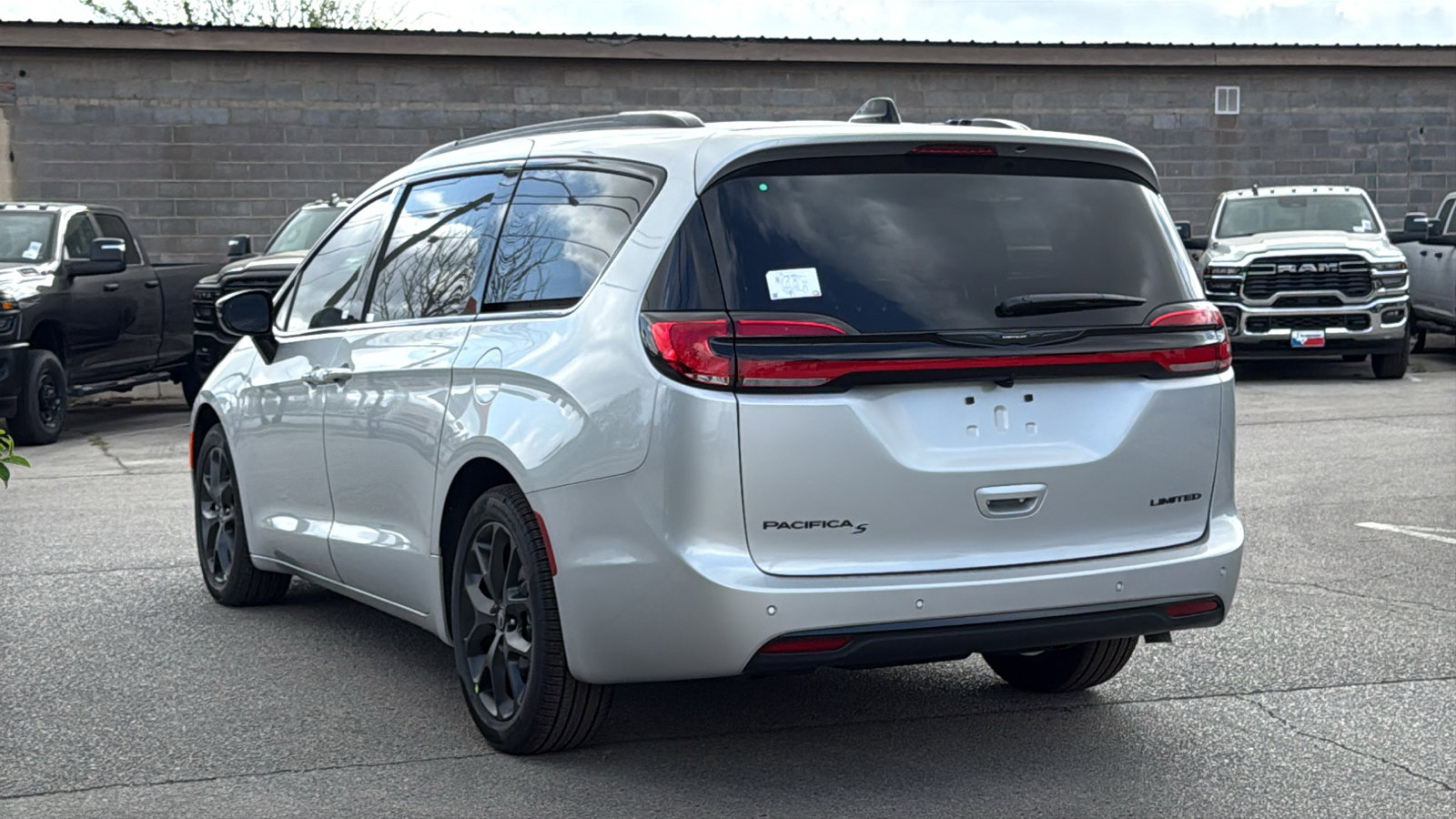 New 2026 Chrysler Pacifica Select FWD image 7