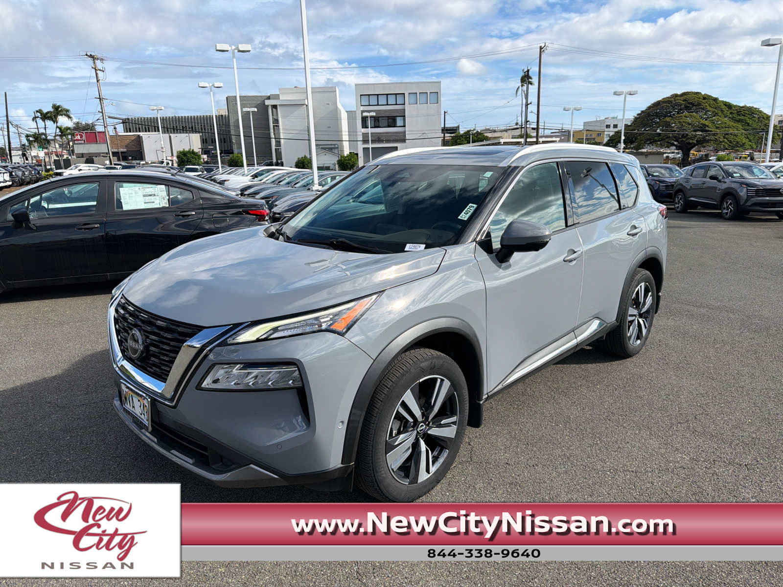 Used 2023 Nissan Rogue SL w/ SL Premium Package image 1