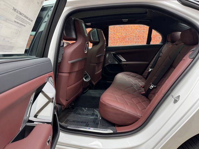 Used 2026 BMW 740i xDrive w/ Executive Package image 23