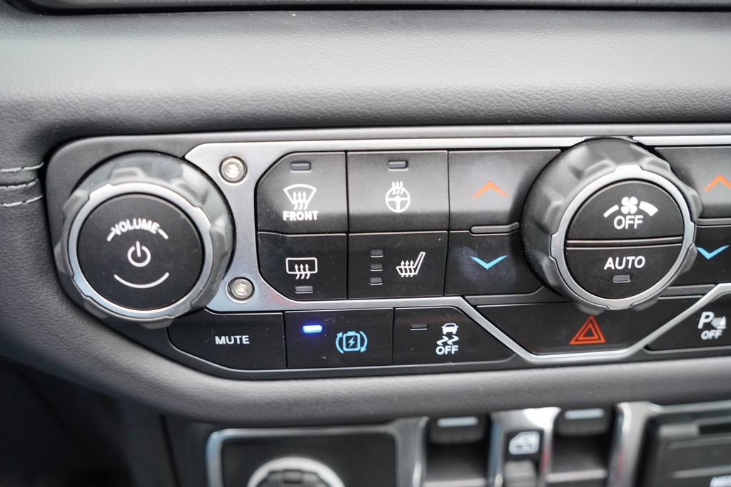 Certified 2025 Jeep Wrangler Unlimited Sahara w/ Safety Group image 29