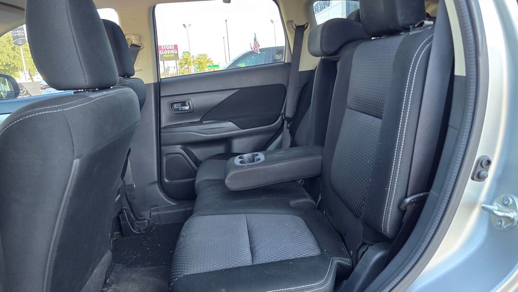 Used 2018 Mitsubishi Outlander ES FWD image 10