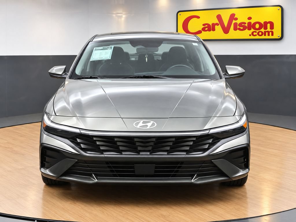 Used 2025 Hyundai Elantra SEL FWD image 3