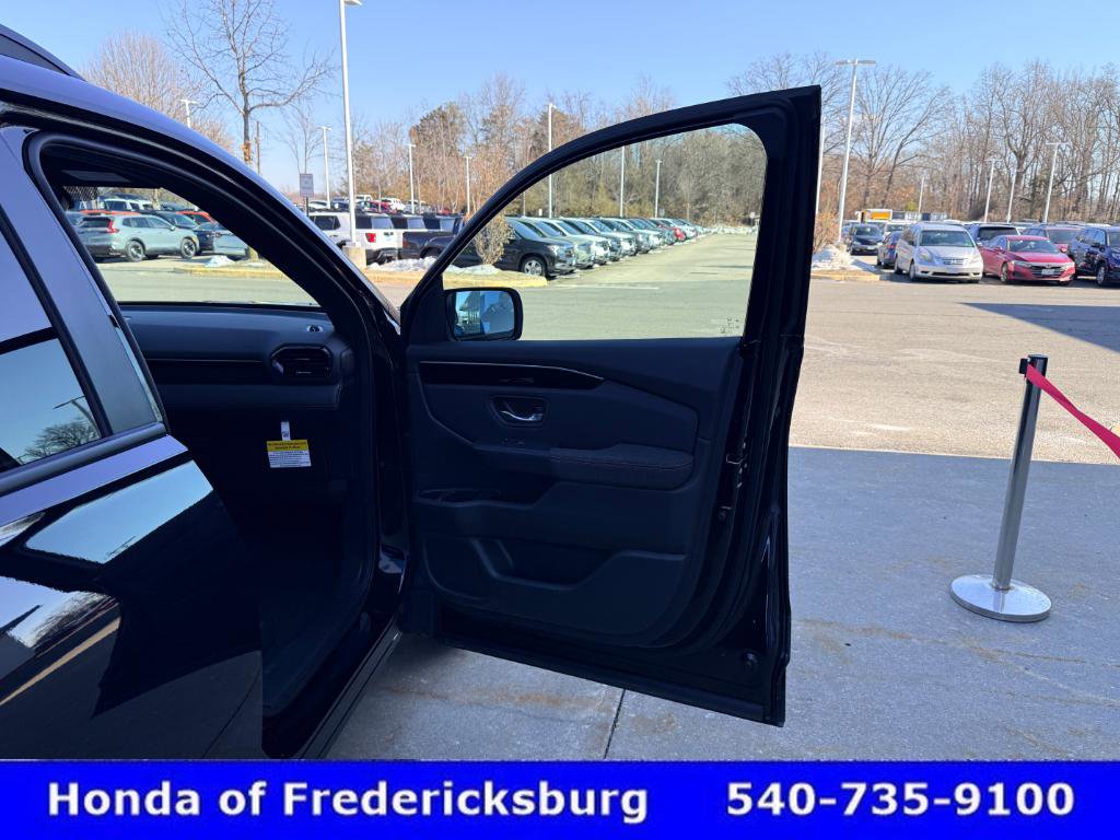 Certified 2025 Honda Pilot Sport image 19