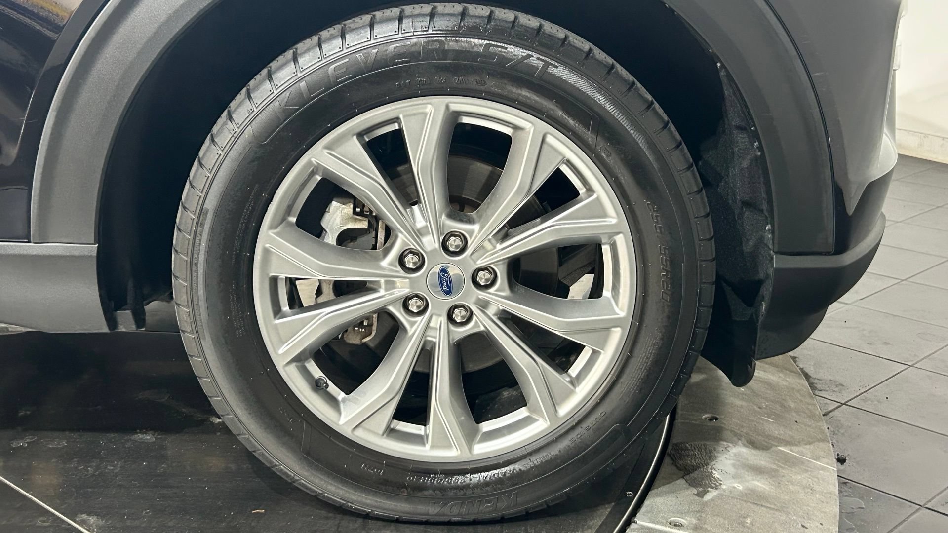 Used 2023 Ford Explorer XLT w/ Equipment Group 202A AWD/4WD image 25