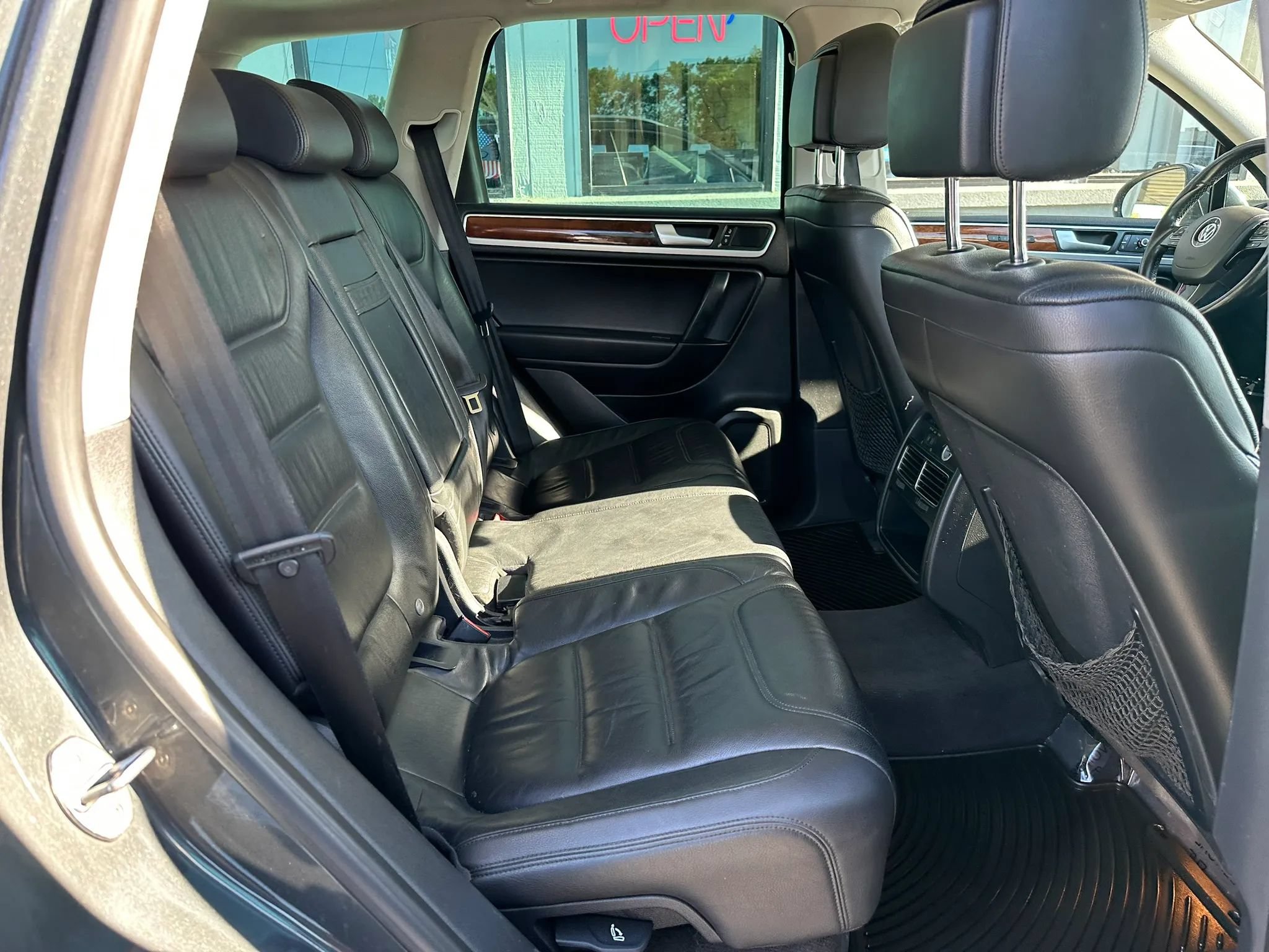 Used 2014 Volkswagen Touareg TDI AWD/4WD image 28