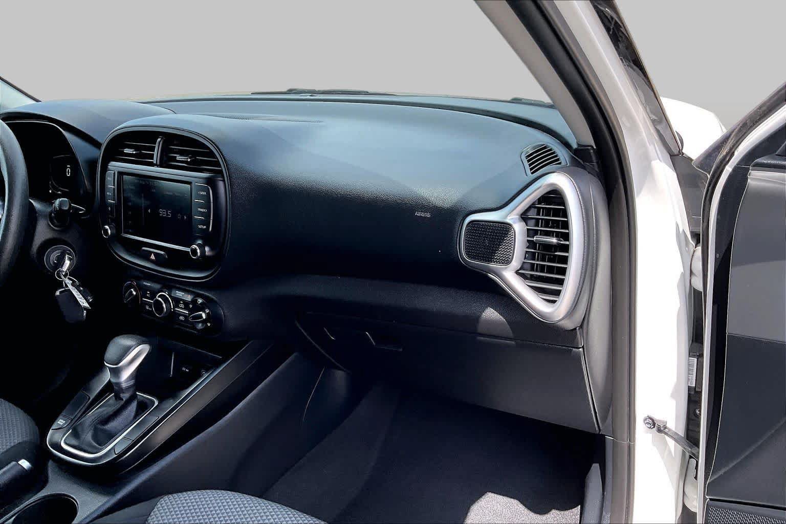 Used 2023 Kia Soul LX w/ LX Technology Package FWD image 18