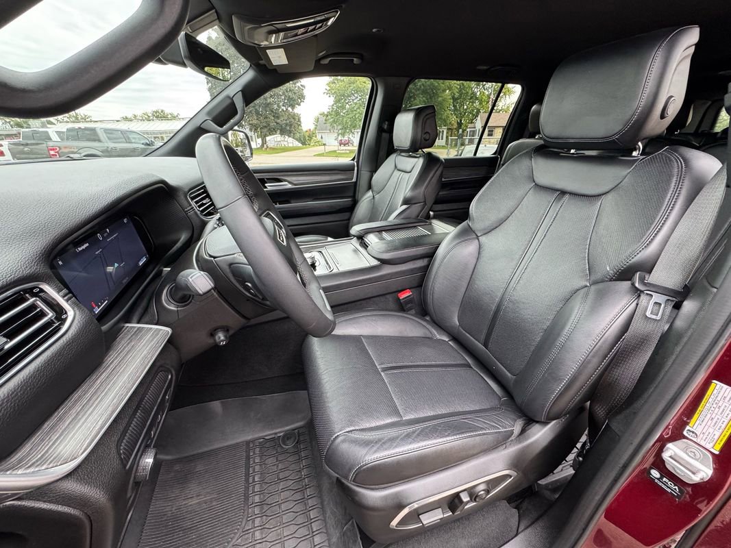 Used 2024 Jeep Wagoneer L Series II w/ Flexible Seating Group image 18