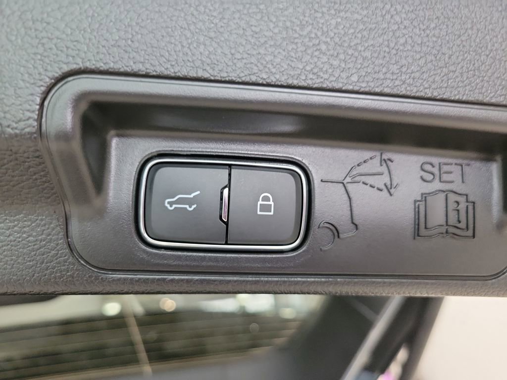 Used 2025 Ford Explorer ST image 16