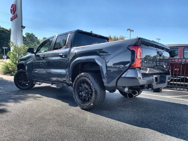 Used 2025 Toyota Tacoma SR5 AWD/4WD image 6