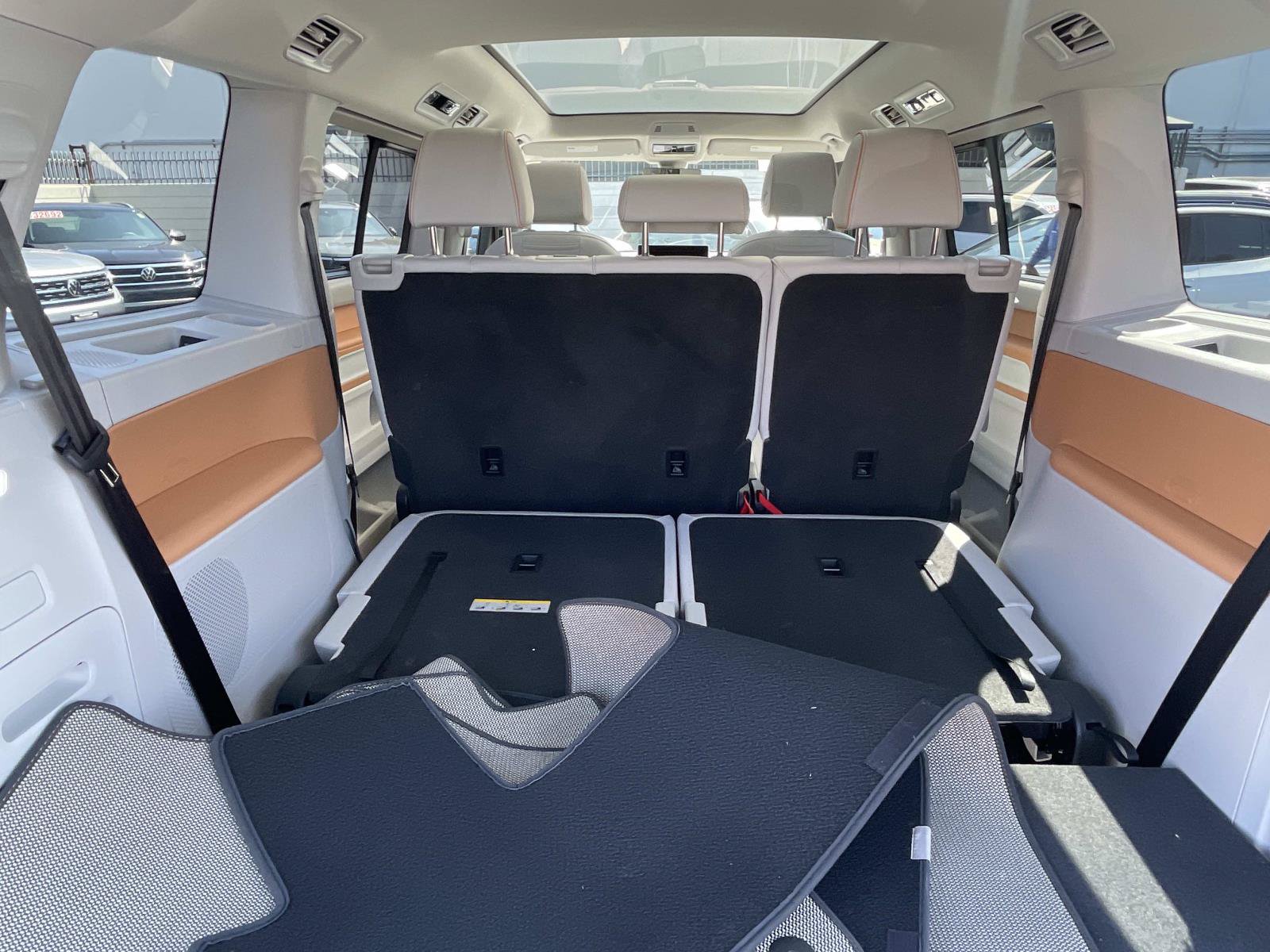 Certified 2025 Volkswagen ID. Buzz 1st Edition RWD image 6