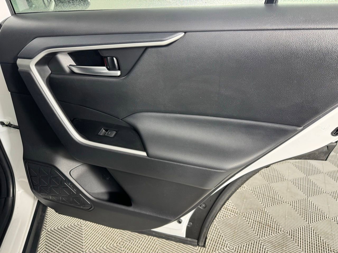 Used 2025 Toyota RAV4 XLE image 26