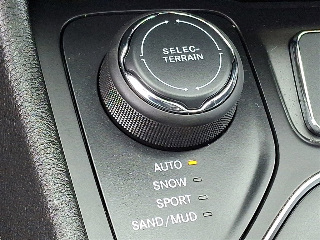 Used 2021 Jeep Cherokee Latitude Lux 80th Anniv w/ Quick Order Package 26U 80TH image 24