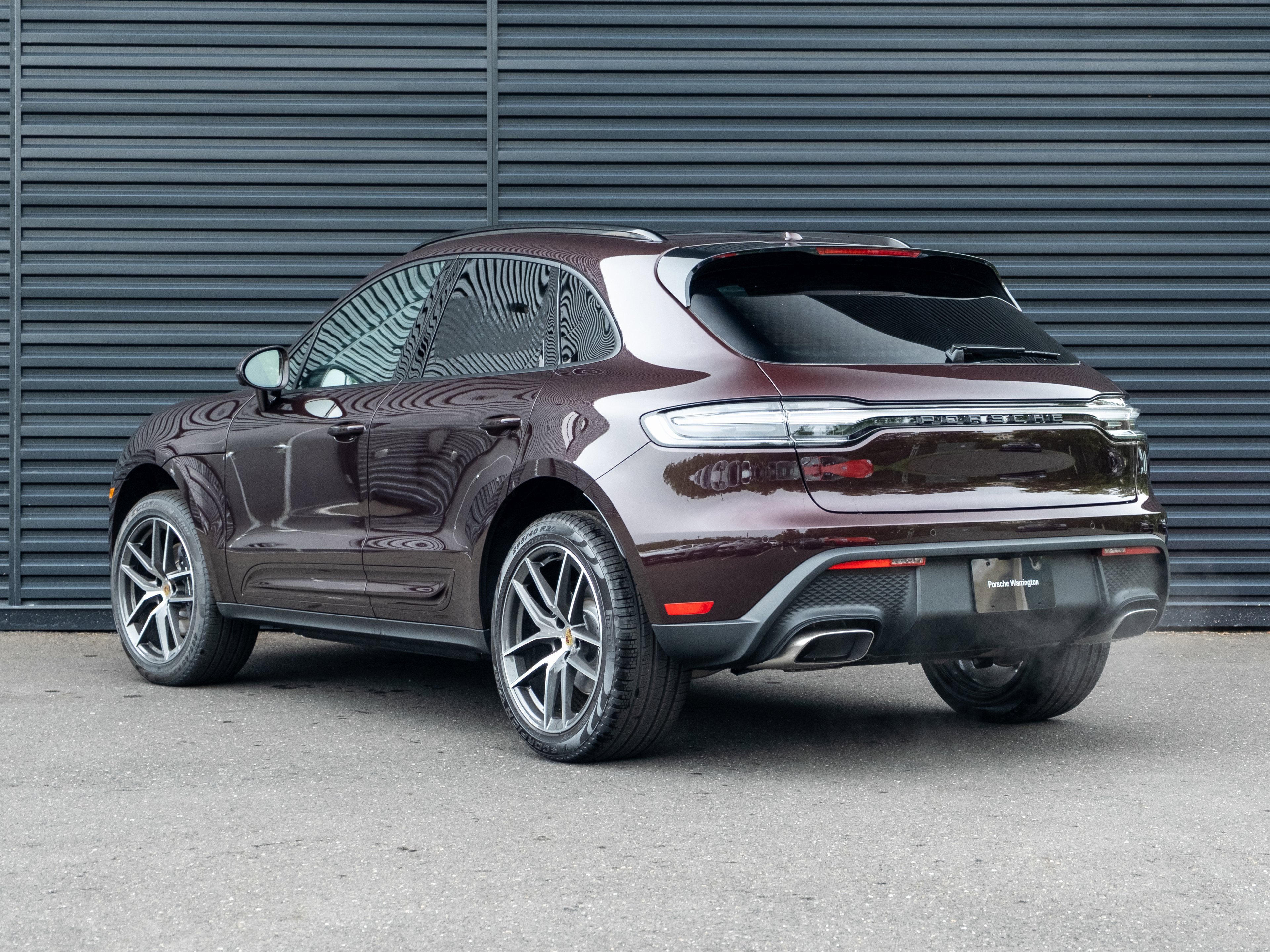 Certified 2025 Porsche Macan image 3