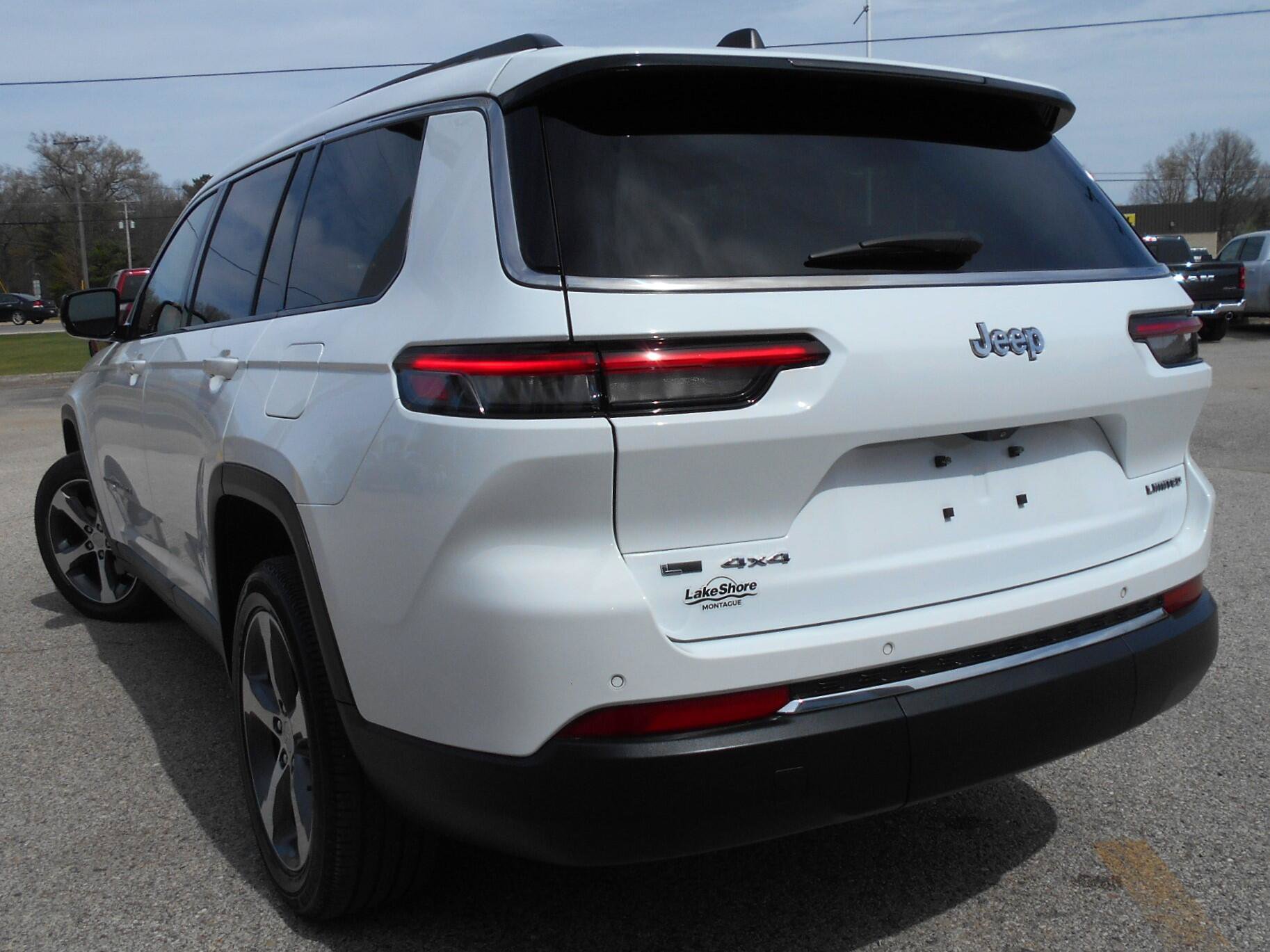 Used 2023 Jeep Grand Cherokee L Limited w/ Trailer Tow Group (B) AWD/4WD image 3