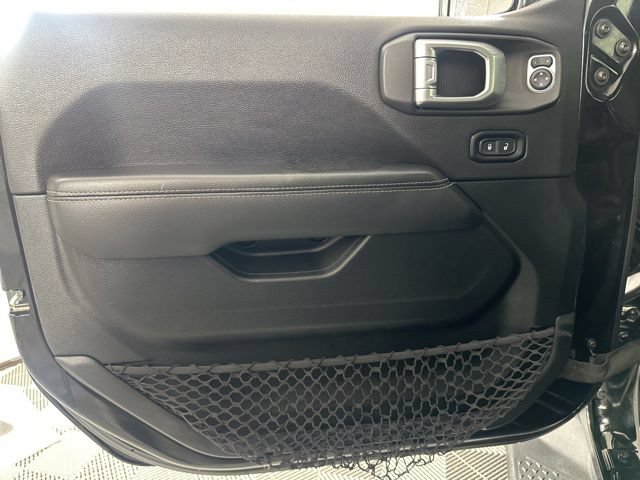 Used 2020 Jeep Gladiator Overland AWD/4WD image 18