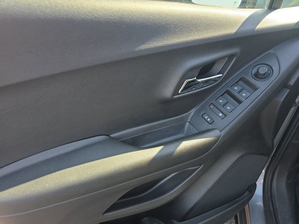 Used 2020 Chevrolet Trax LS w/ Tint and Cruise Package FWD image 20