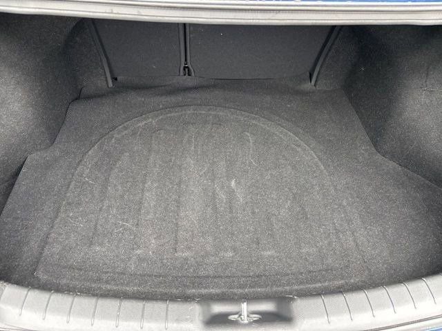 Used 2019 Hyundai Elantra SE image 32