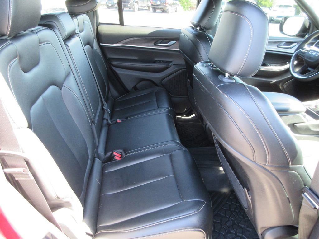 Used 2024 Jeep Grand Cherokee Limited AWD/4WD image 18