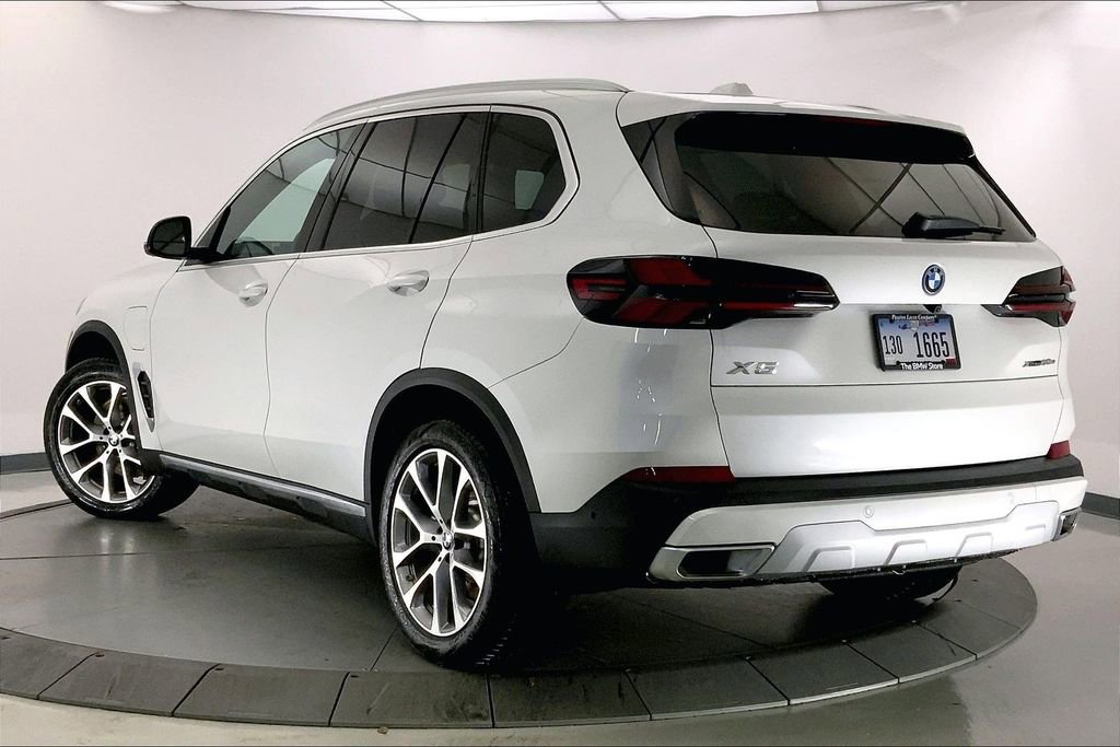 New 2026 BMW X5 xDrive50e w/ Climate Comfort Package image 2