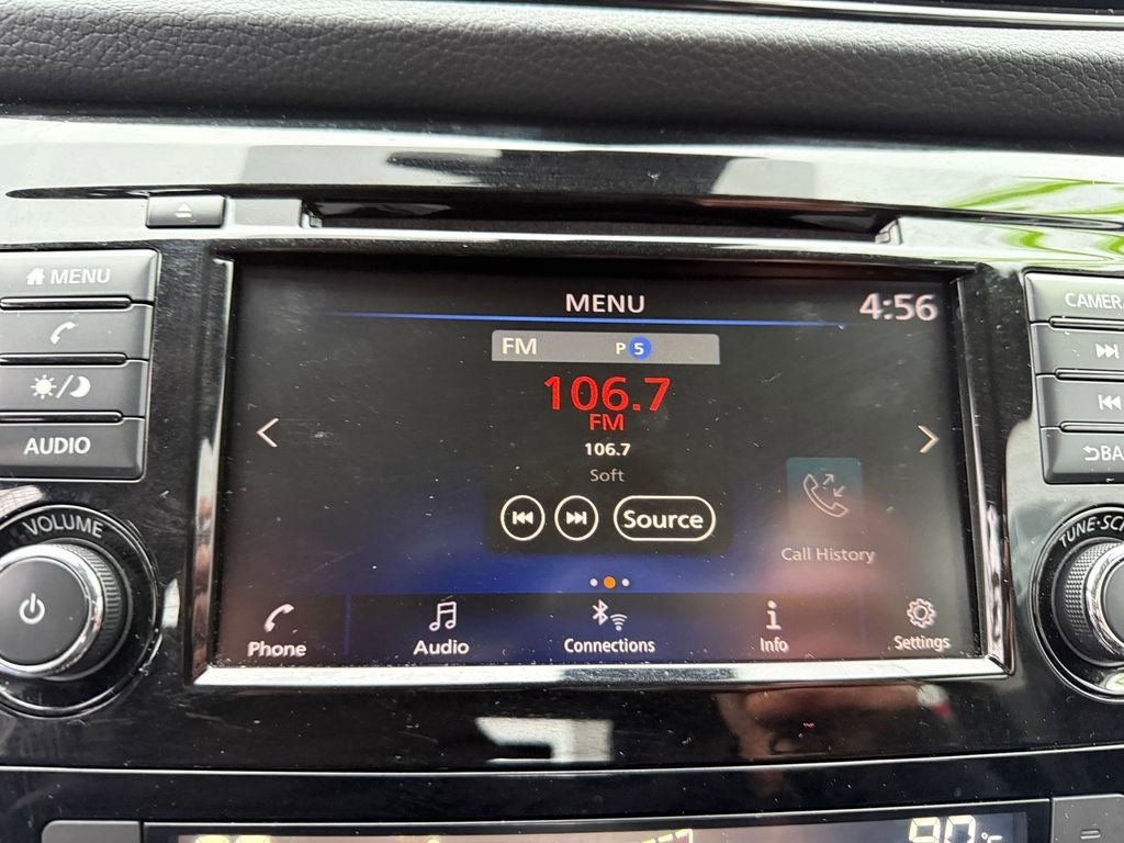 Used 2022 Nissan Rogue Sport SV w/ Technology Package image 18