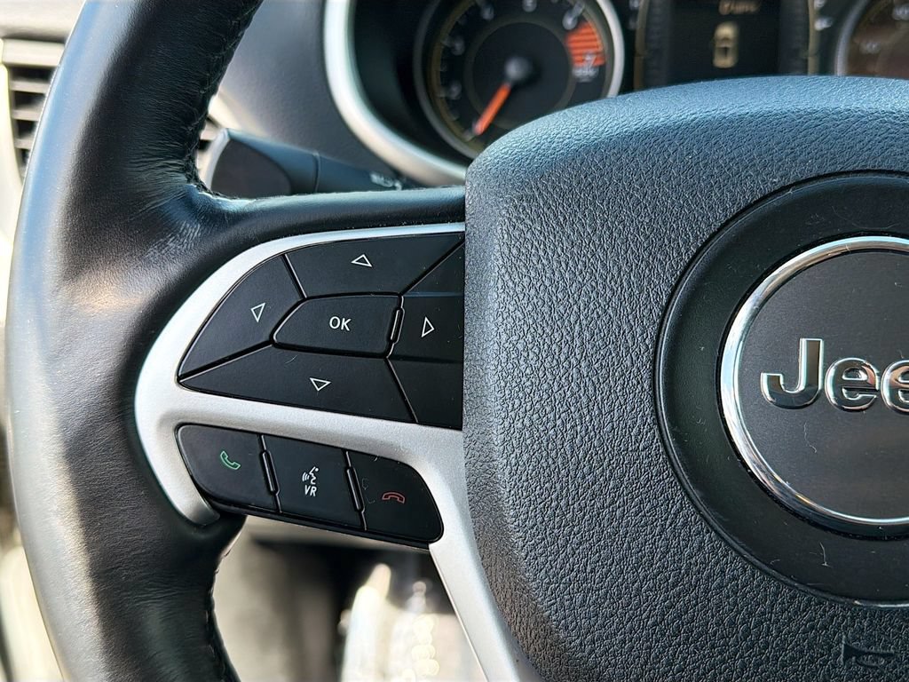 Used 2018 Jeep Cherokee Latitude Plus w/ Cold Weather Group FWD image 12