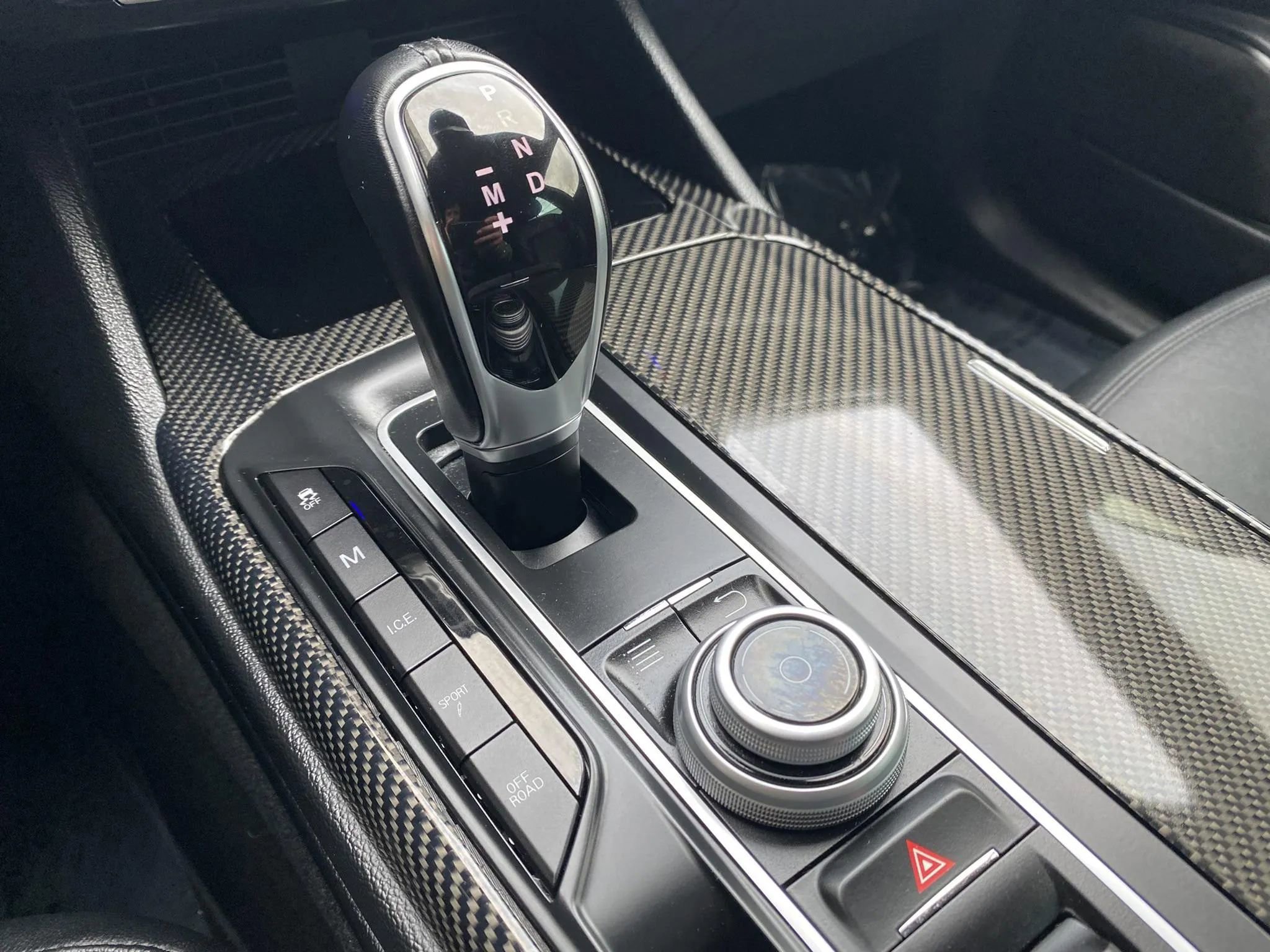 Used 2018 Maserati Levante image 31