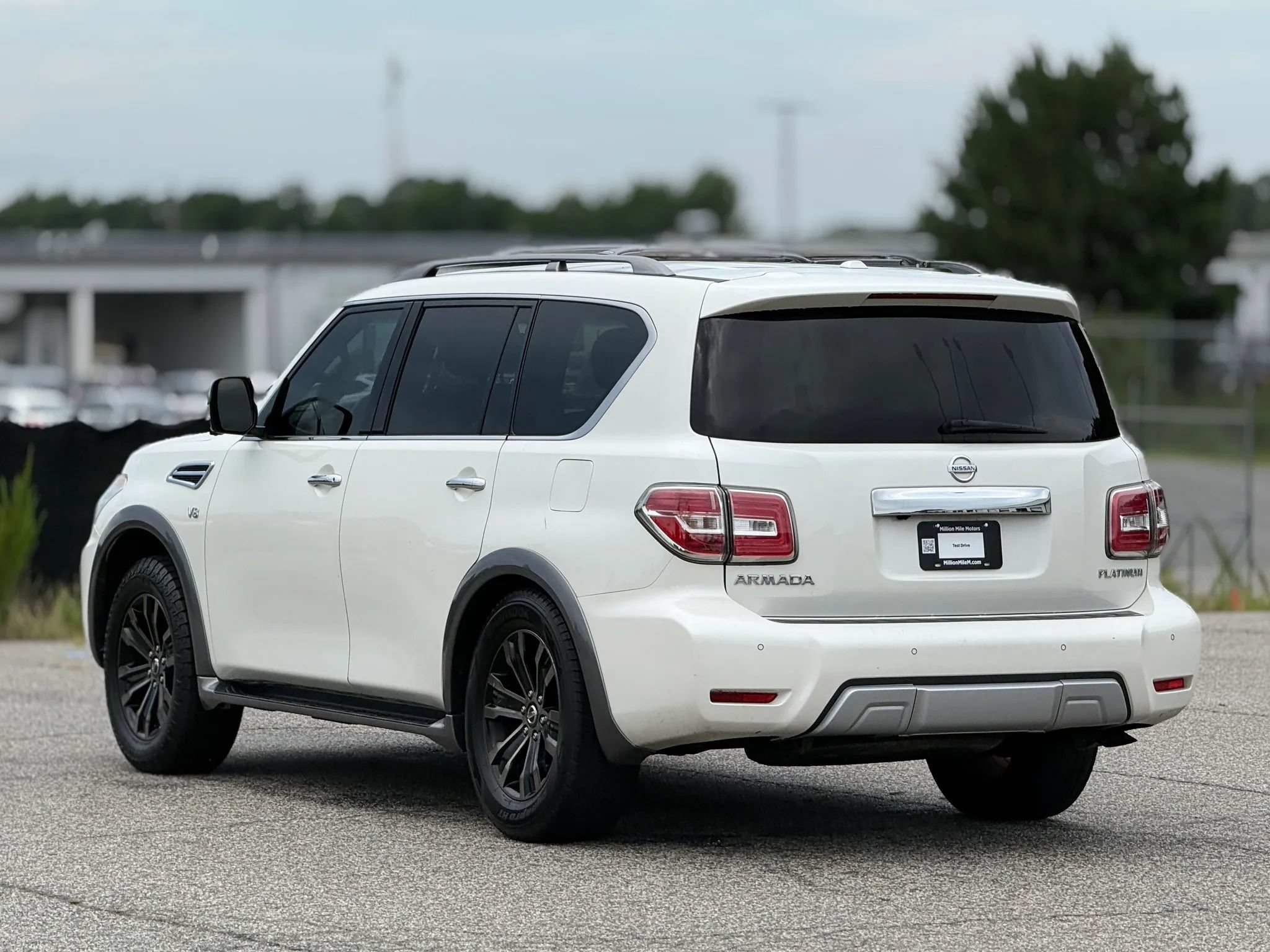 Used 2017 Nissan Armada Platinum RWD image 10
