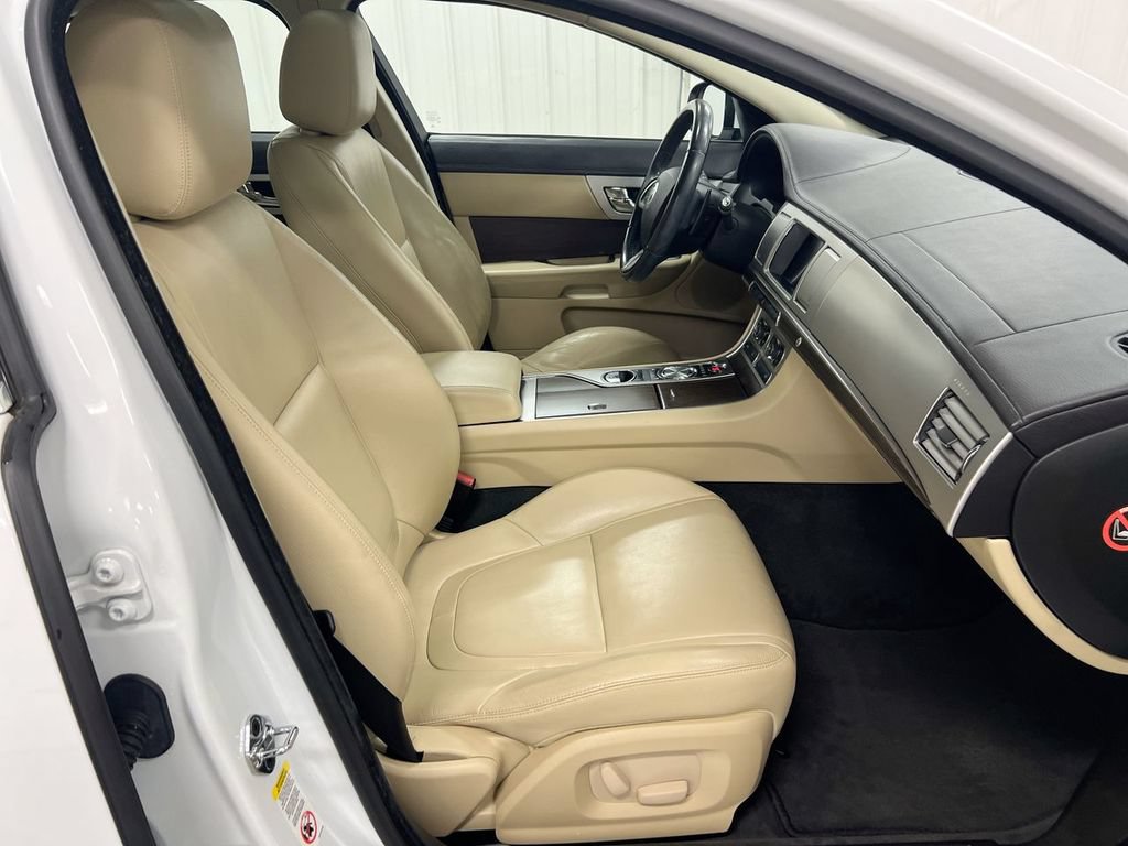 Used 2012 Jaguar XF RWD image 23
