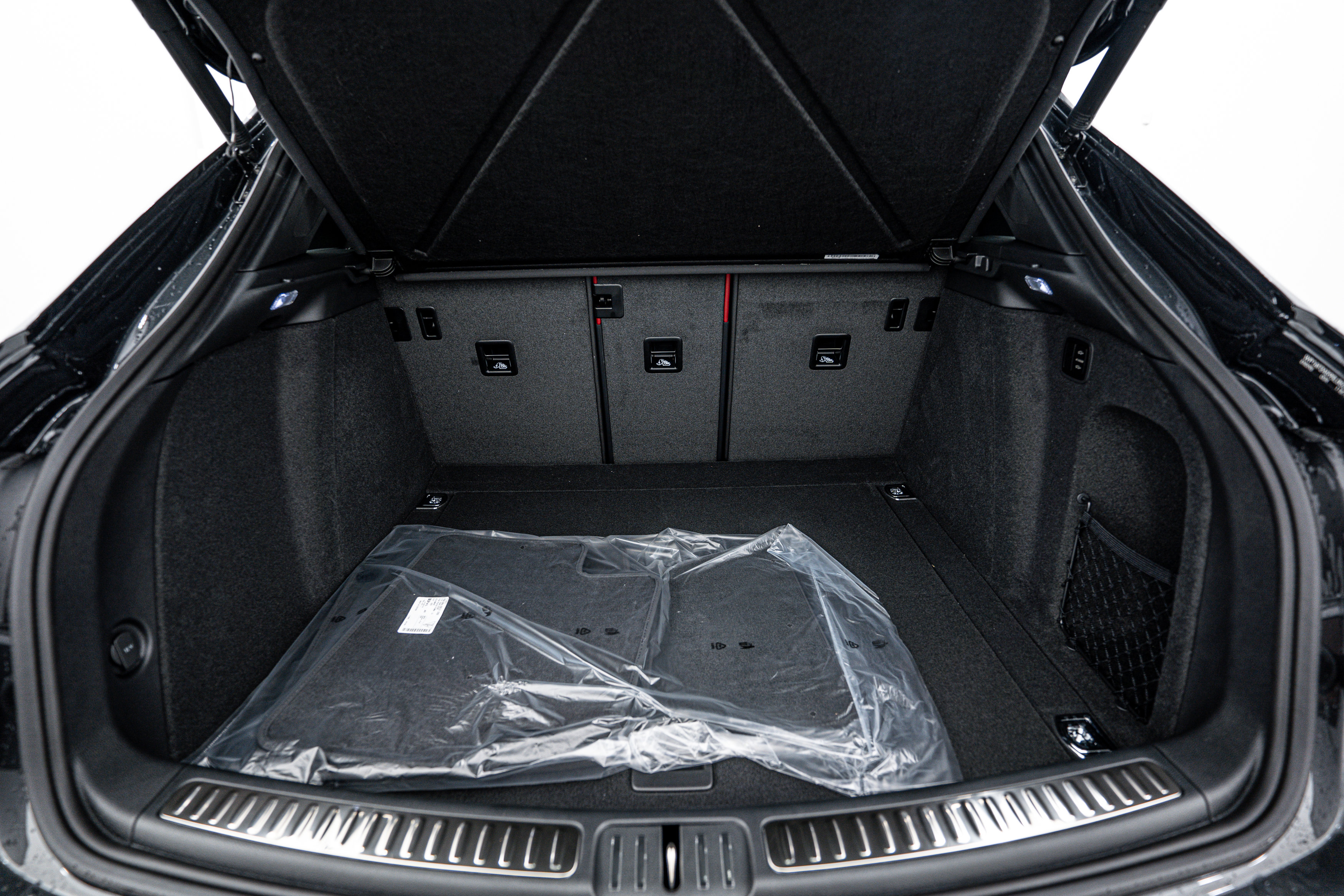 New 2025 Porsche Macan GTS image 25