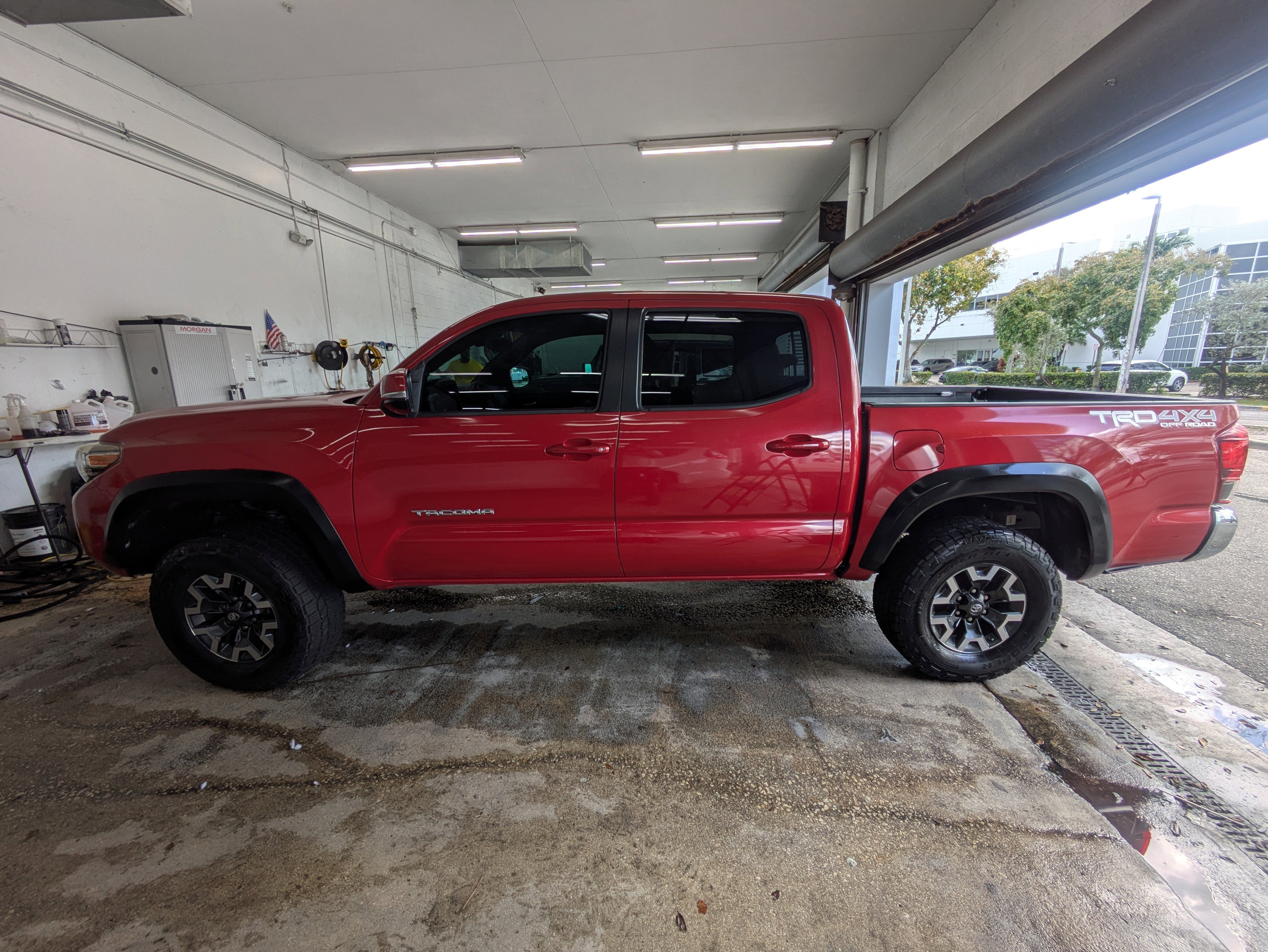 Used 2018 Toyota Tacoma TRD Off-Road image 8