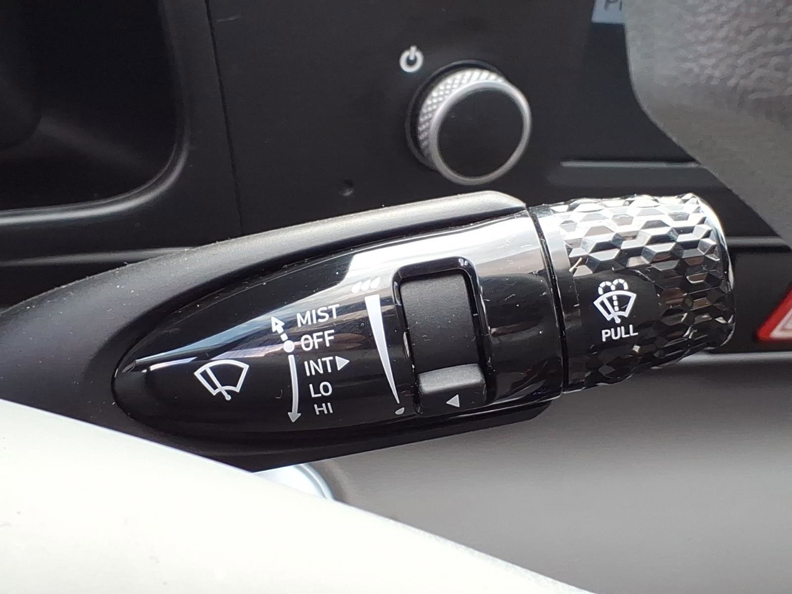 Used 2023 Hyundai Elantra SEL image 33