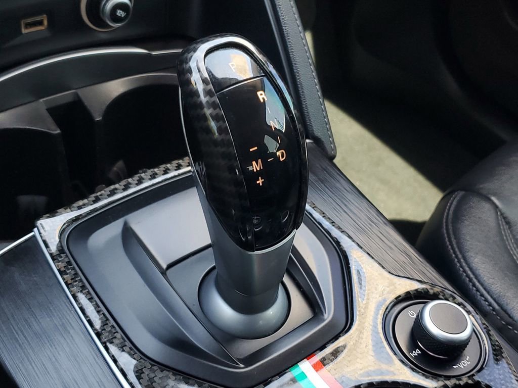 Used 2018 Alfa Romeo Stelvio AWD image 35