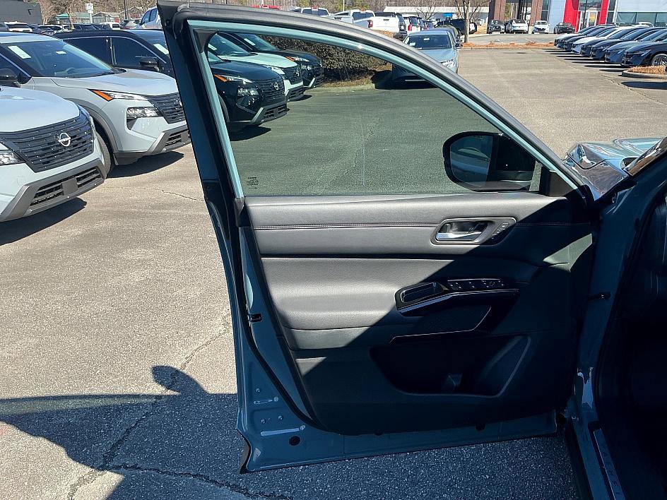 New 2026 Nissan Pathfinder Platinum image 11