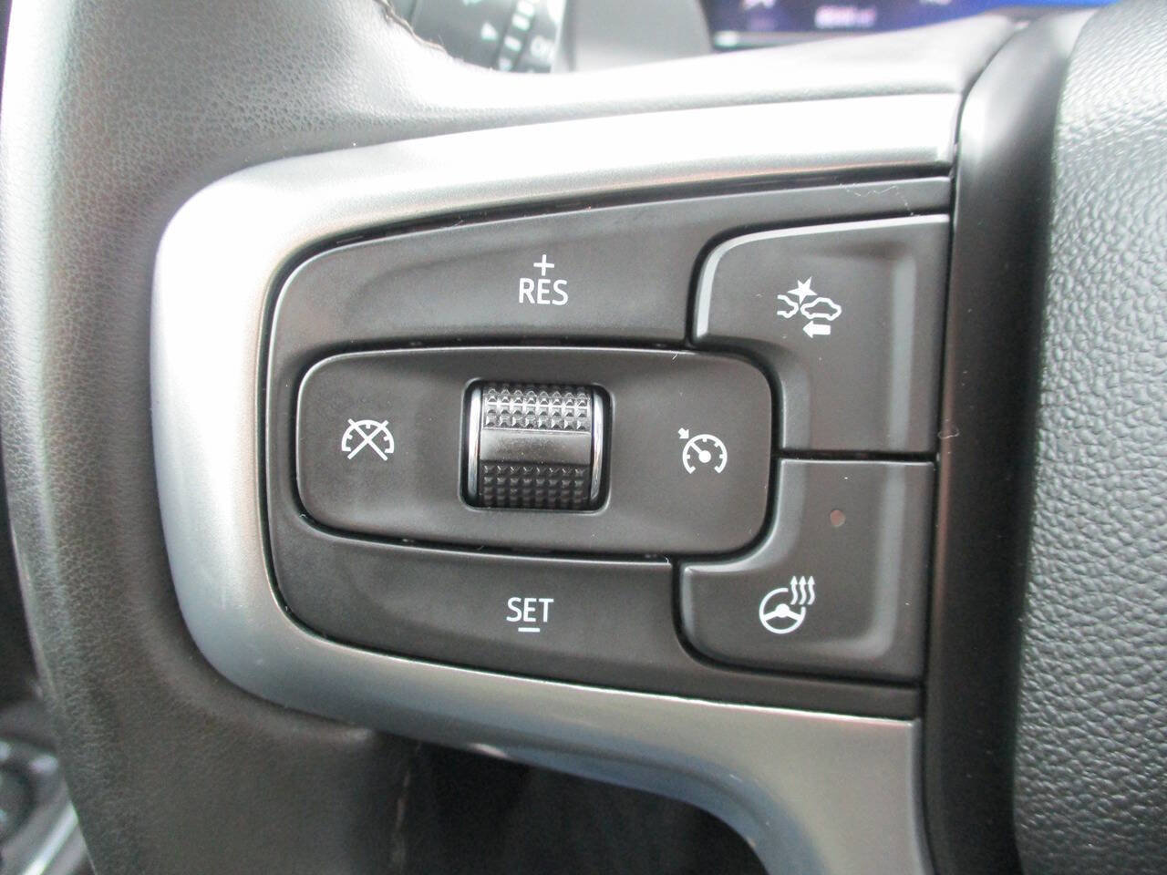 Used 2025 Chevrolet Silverado 1500 RST AWD/4WD image 18
