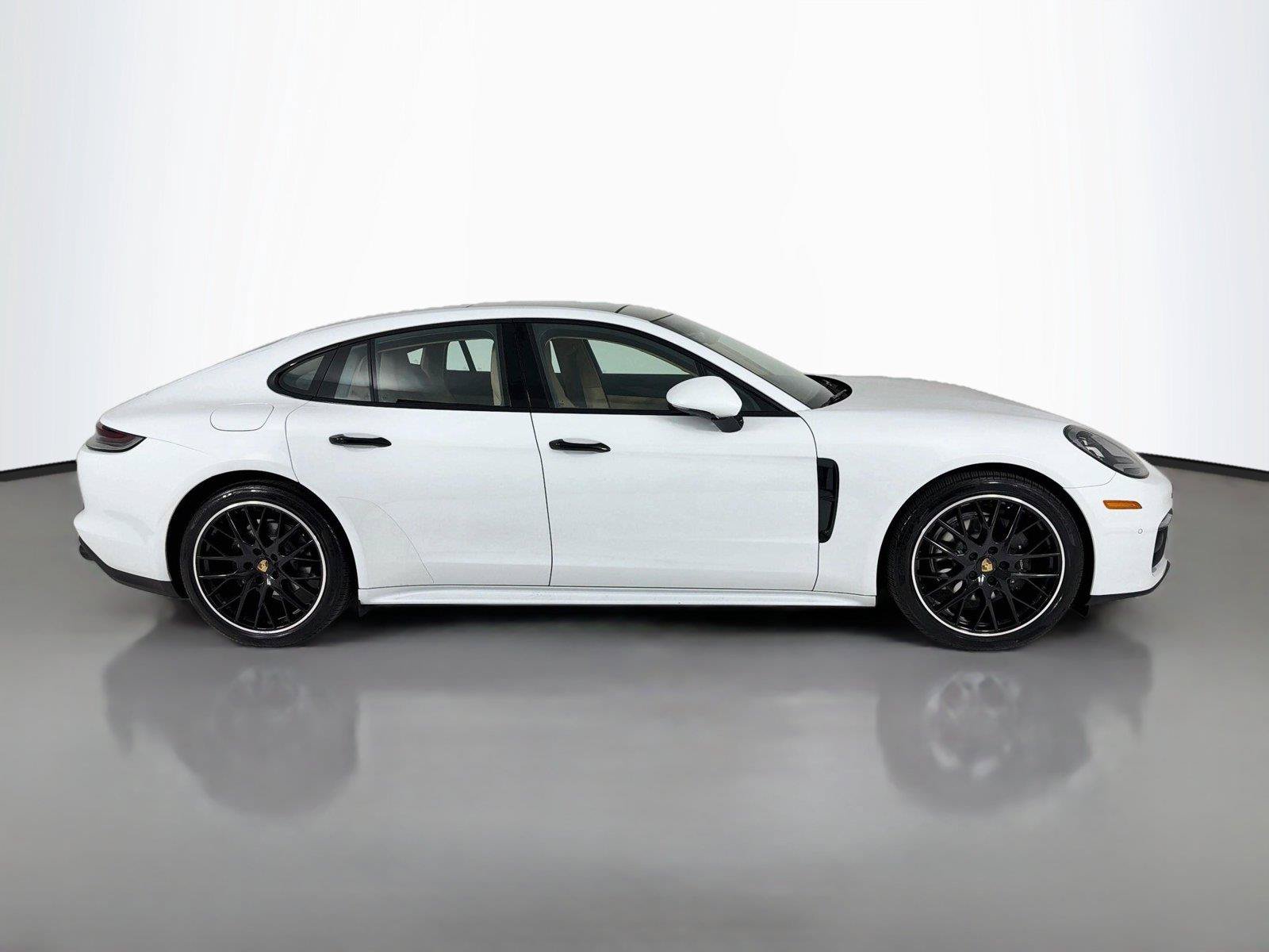 Certified 2022 Porsche Panamera 4 AWD/4WD image 29