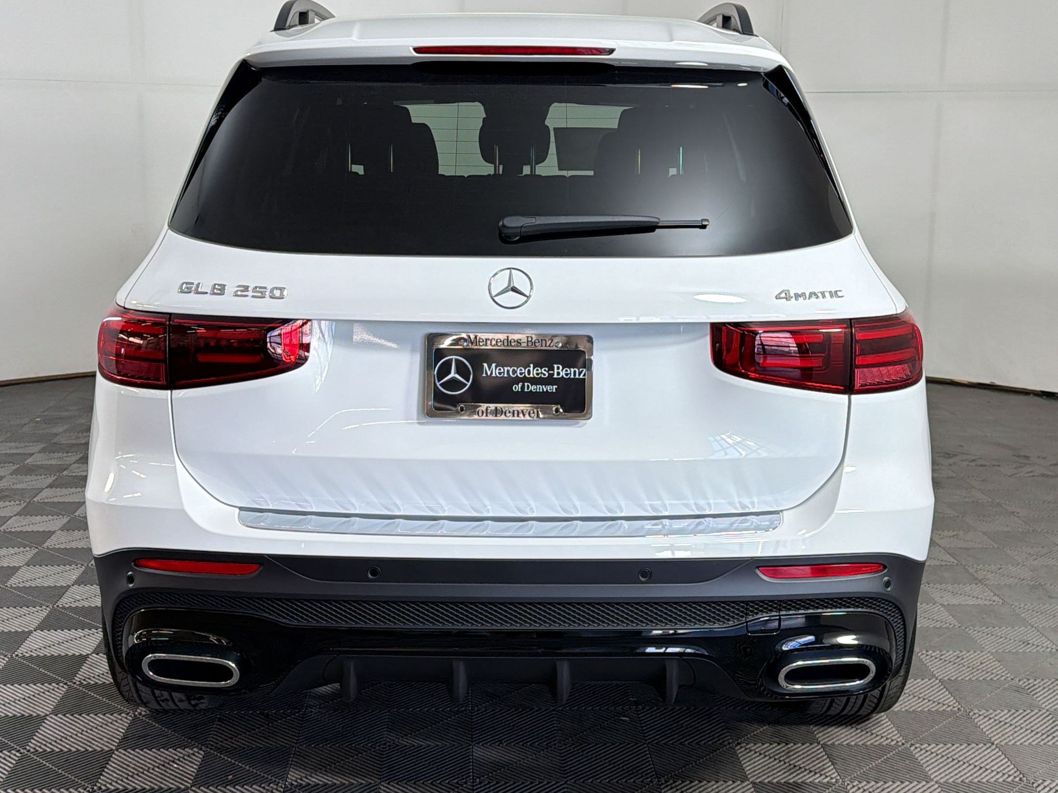 Used 2026 Mercedes-Benz GLB 250 4MATIC image 10