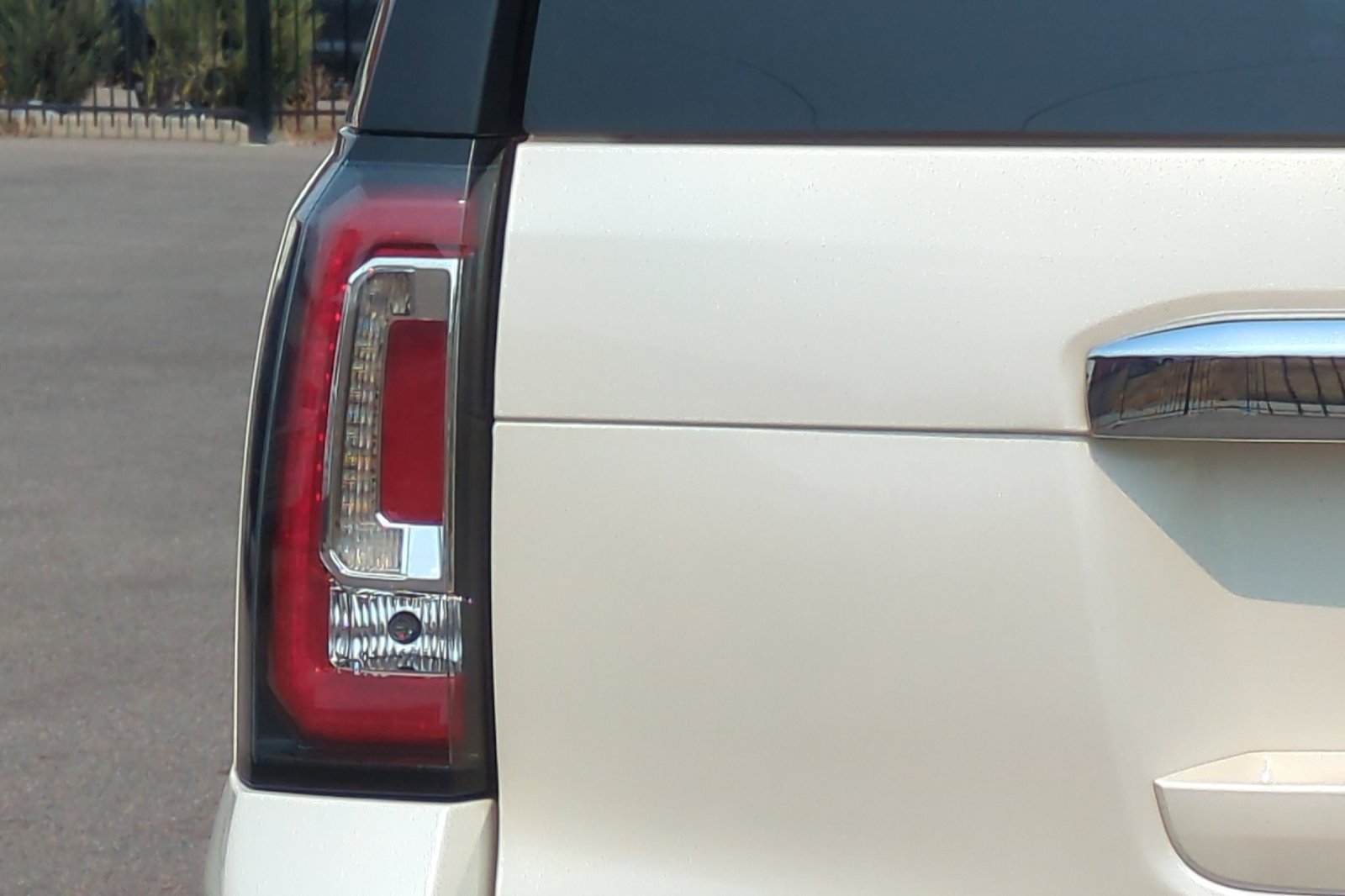 Used 2015 GMC Yukon Denali w/ Premium Package AWD/4WD image 45