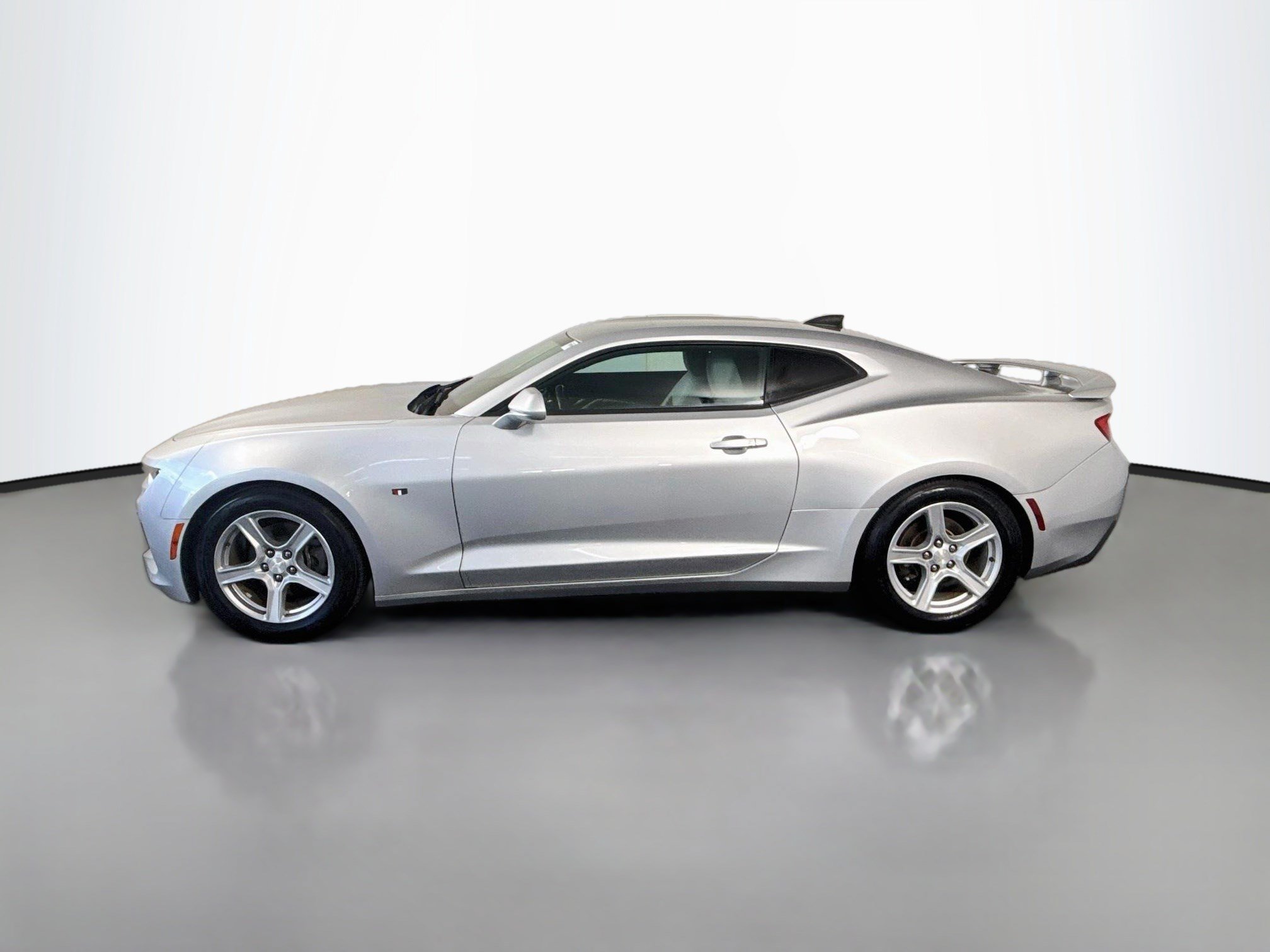 Used 2017 Chevrolet Camaro LT RWD image 6
