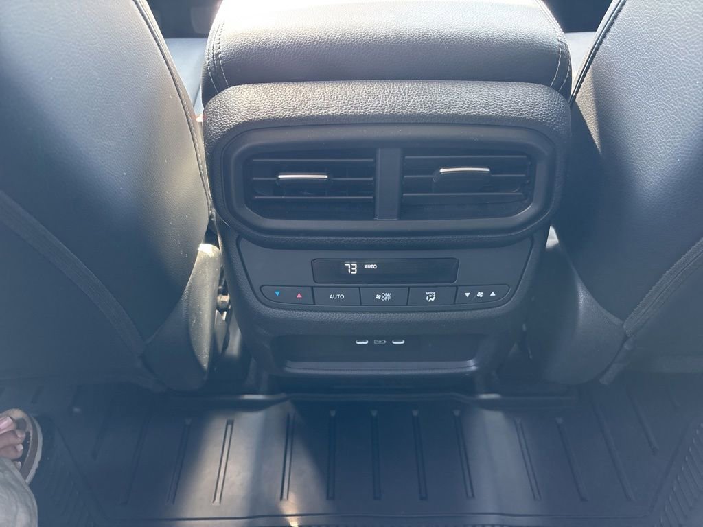 Used 2025 Honda Pilot Touring image 17