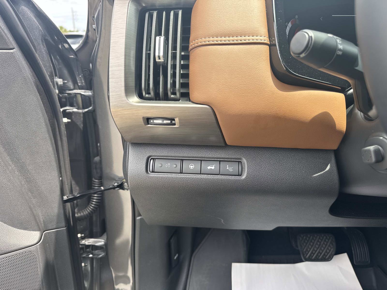 Used 2025 Nissan Pathfinder Platinum AWD/4WD image 34